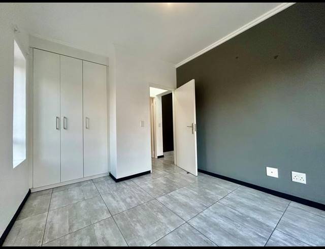 1 BEDROOM APARTMENT FOR SALE IN BRYANSTON